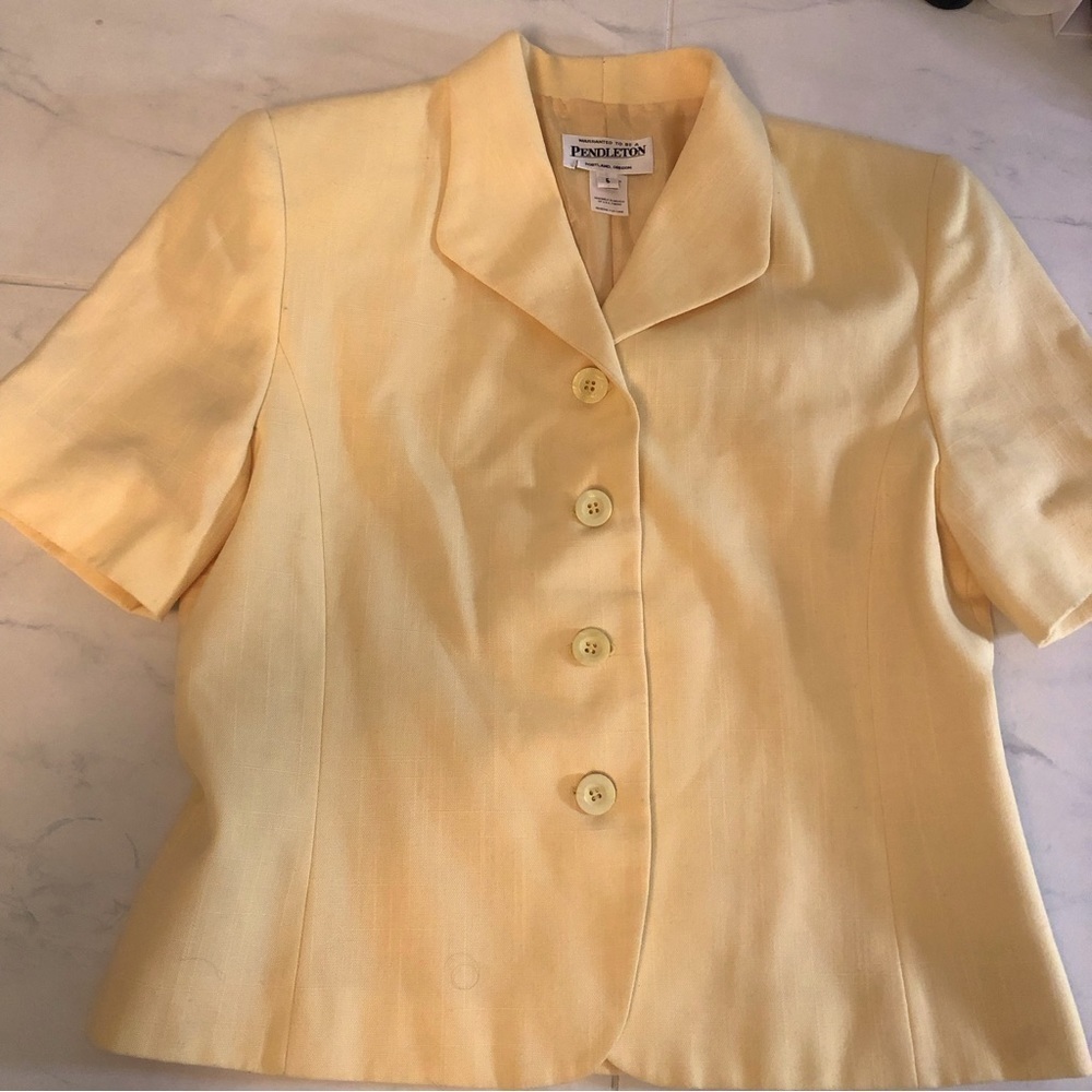Pendleton vintage pale yellow short sleeve button up blazer. EUC!